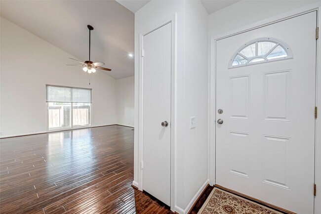 Foto del edificio - 1502 Prairie Grove Dr