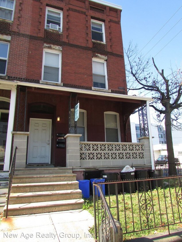 Primary Photo - 442 N 32nd St