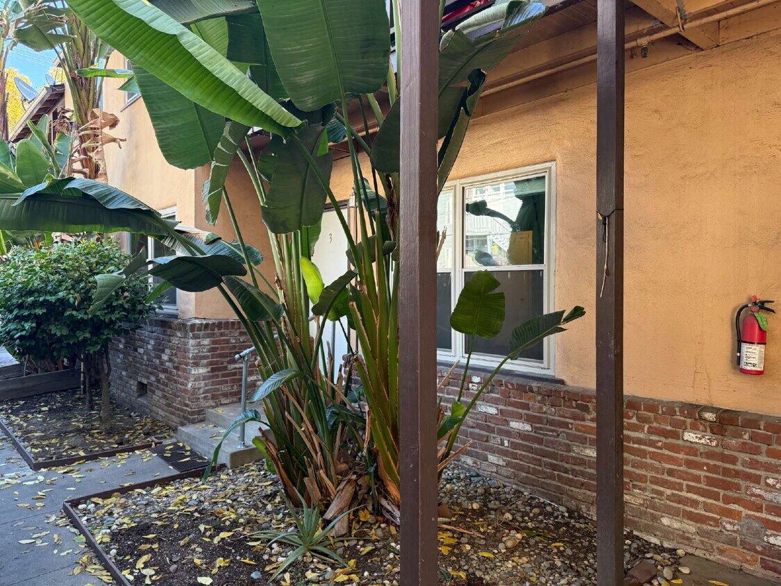 Foto principal - Charming 1-bed 1-bath apartment in Midtown!