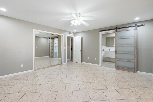 Foto del edificio - 533 E Deepdale Rd