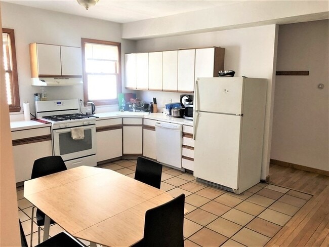 Photo - 13 Pratt Street Unit 1 Apartment