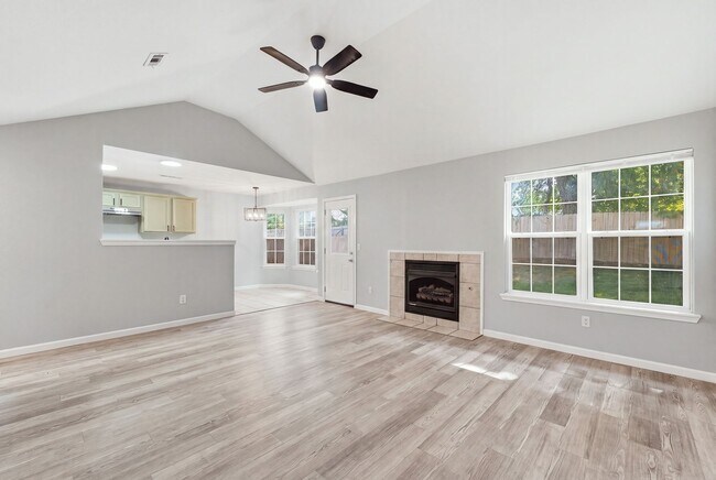 Foto del edificio - This beautiful ranch-style home
