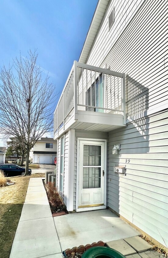29 N Waterford Dr Unit 138D, Schaumburg, IL 60194 Room for Rent in