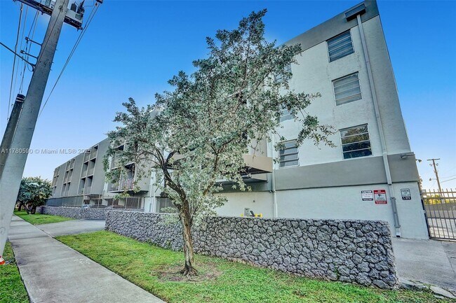 Foto del edificio - 1595 NE 135th St