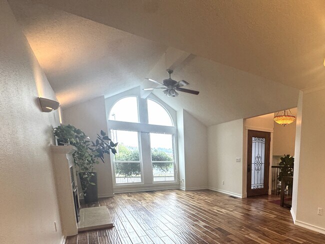 Building Photo - 17927 Ridge Lake Dr