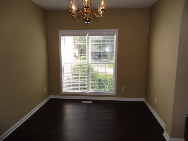 Building Photo - 2404 Goldfinch Way
