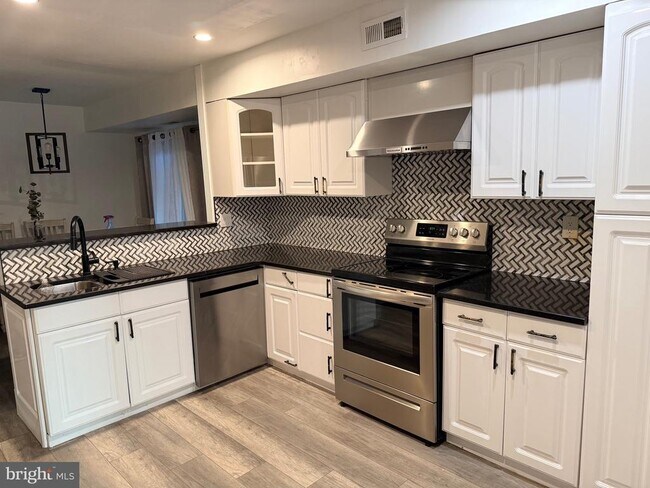 Foto del edificio - 62 Juniper Ct