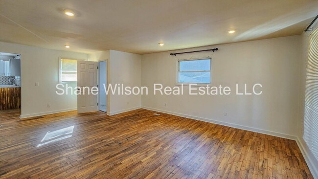 Building Photo - 1202 Greenwood Rd