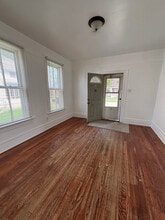 Building Photo - 27 3rd St