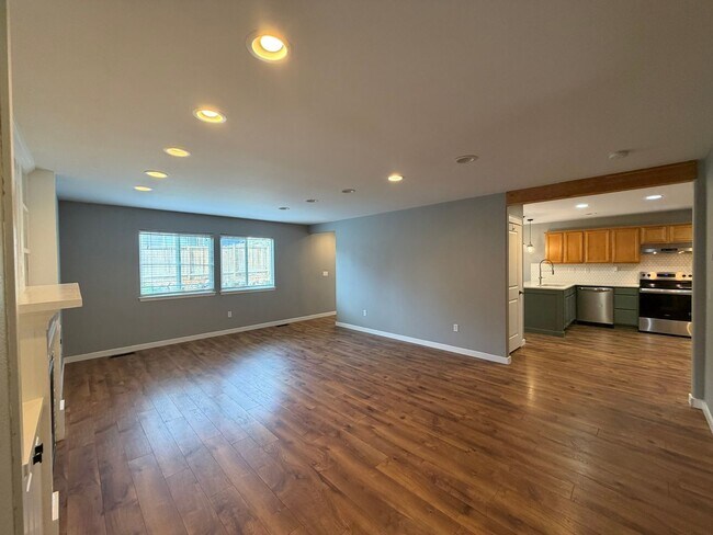 Foto del edificio - Spacious 4-Bedroom Home Near Lake Stevens in Desirable Noble Court