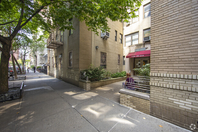 155 W 71st St New York, NY 10023-3836 - The Gatsby House