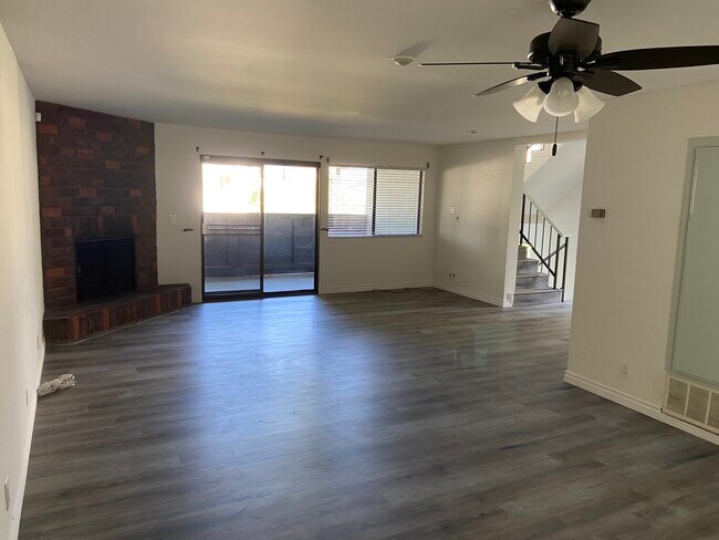 Foto del edificio - 2115 Carnegie Ln