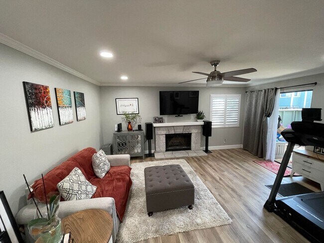 Foto del edificio - 2 Bed 1.5 Bath Townhome In Martinez