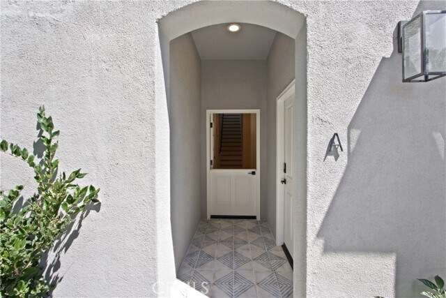 Building Photo - 26291 Via California