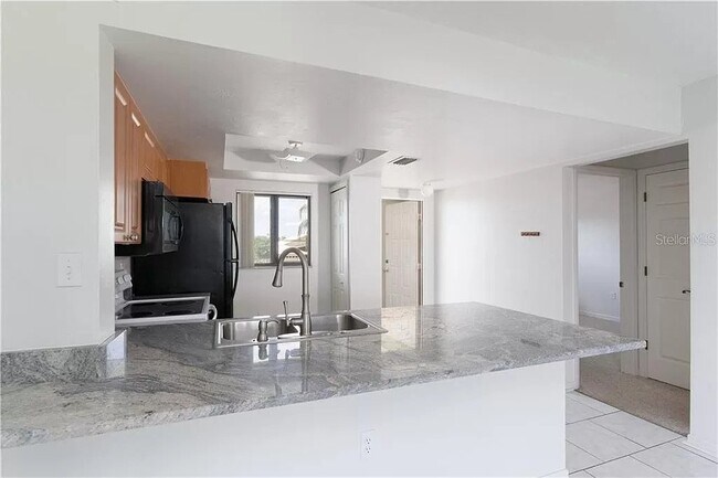 Cocina actualizada - 25225 Rampart Blvd