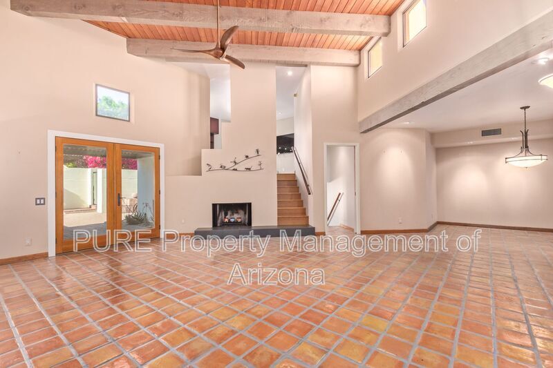 Primary Photo - 5101 N Casa Blanca Dr
