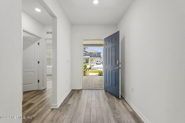 Building Photo - 2543 Lantana Ln