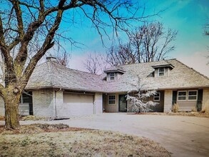 Building Photo - 720 N Stratford Rd