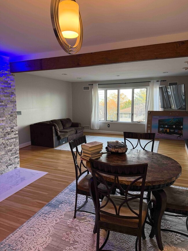 Foto del edificio - 251 Silleck St