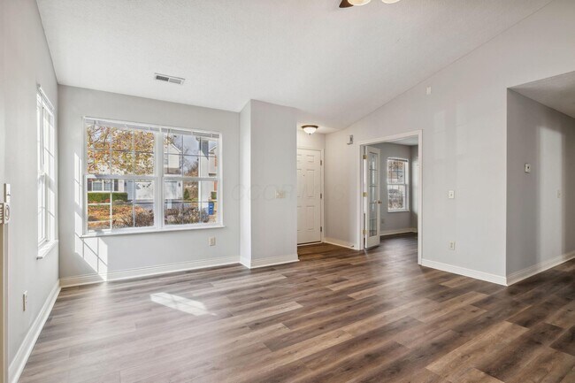 Foto del edificio - 6246 Albany Crest Ave