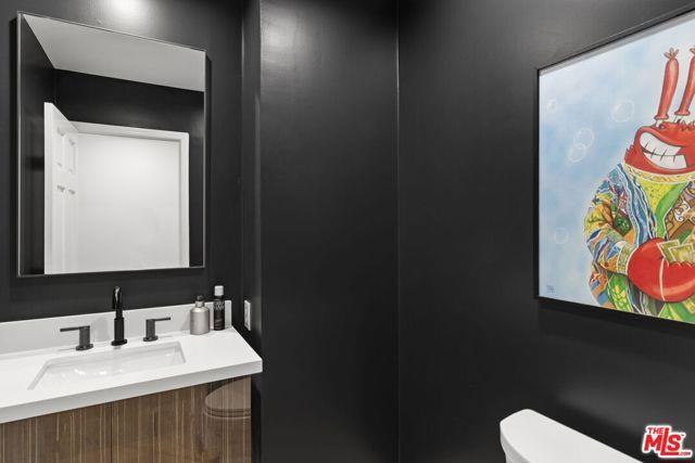 Building Photo - 10724 Wilshire Blvd