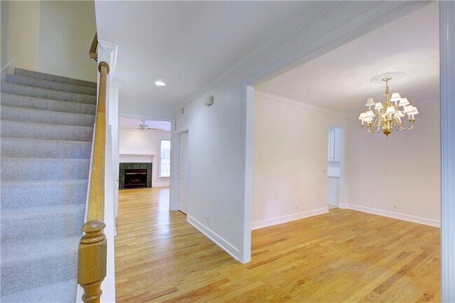 Building Photo - 112 Newfield St