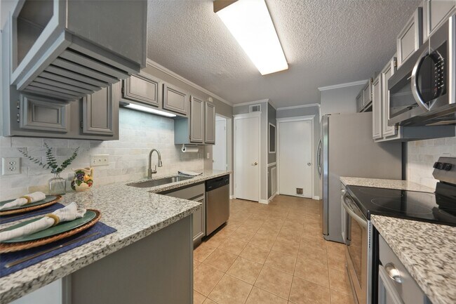 Foto del edificio - 3311 Golden Trails Dr