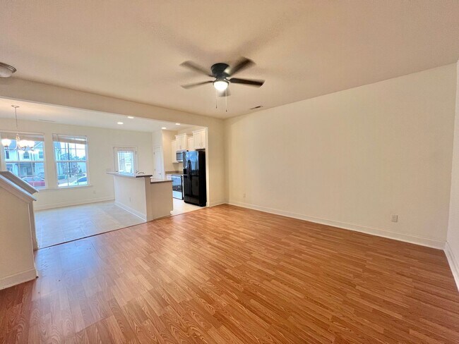 Foto del edificio - Stunning 3BD, 3BA Raleigh Townhome in an H...