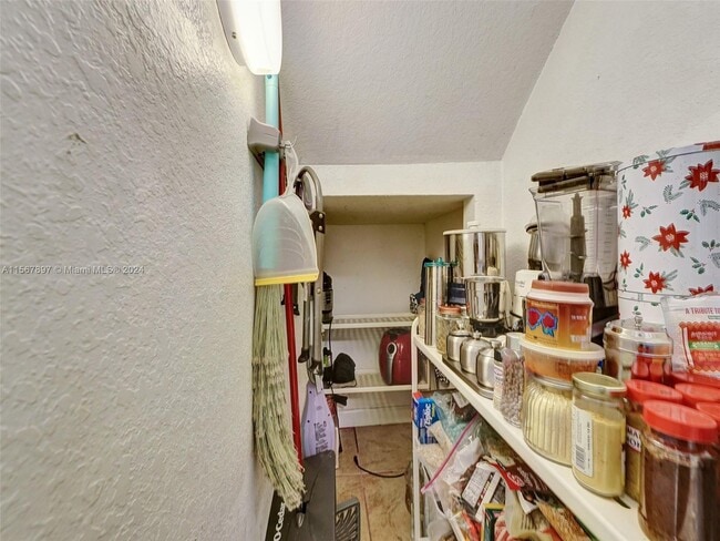 Building Photo - 14970 SW 9th Terrace