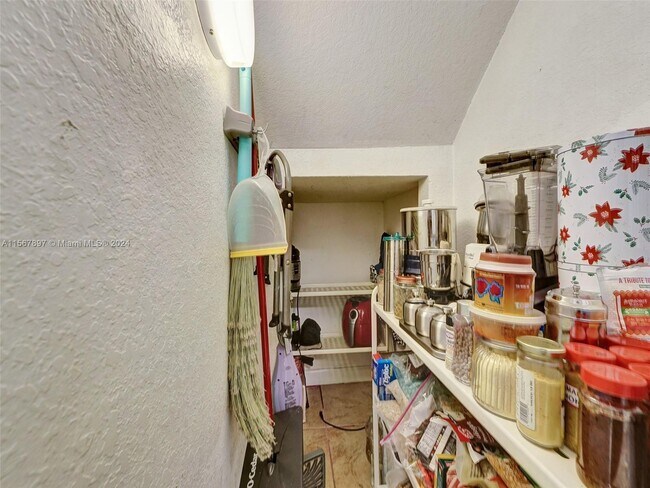 Foto del edificio - 14970 SW 9th Terrace