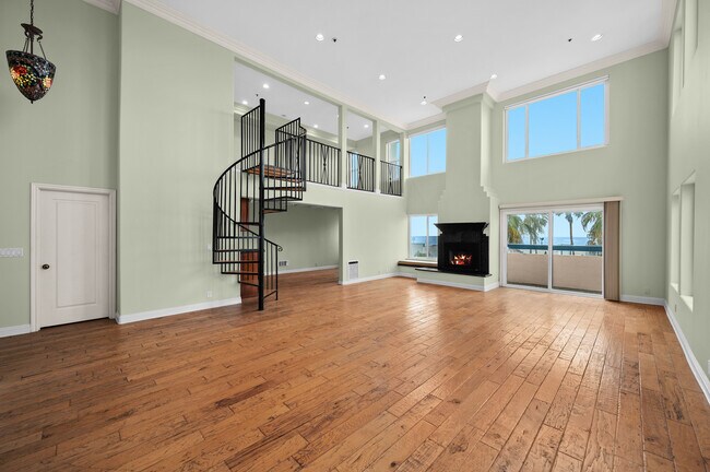 Living Area, Ocean Views - 200 S Catalina Ave