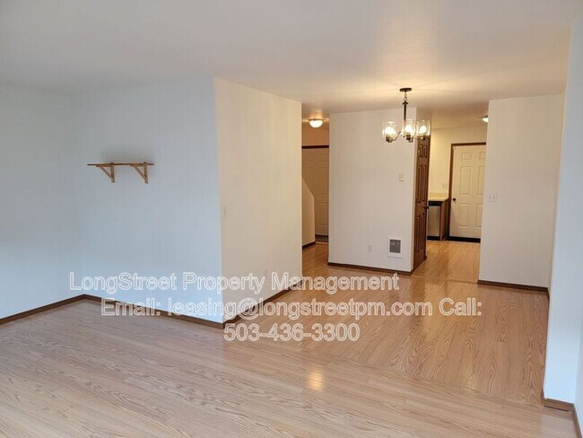 Foto del edificio - 3121 NE Flintlock Pl