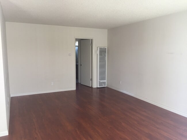 Building Photo - 519 N Hayworth Ave