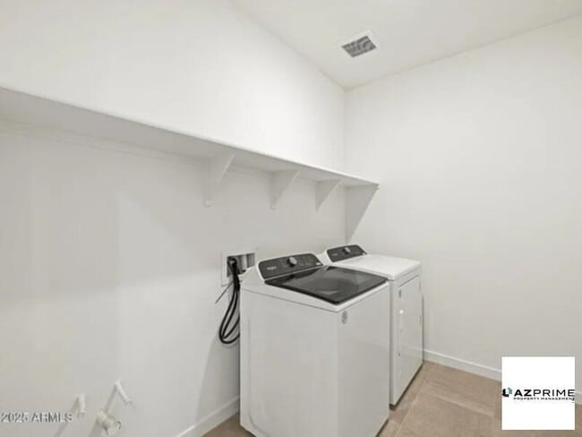 Building Photo - Your dream home awaits