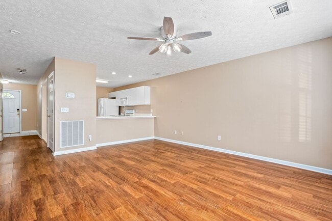 Foto del edificio - Donahue Crossing Condo #2003