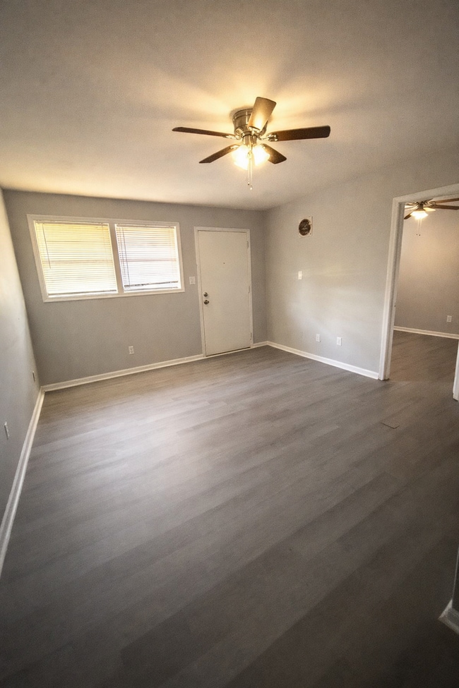 Building Photo - 408 Birchwood Dr
