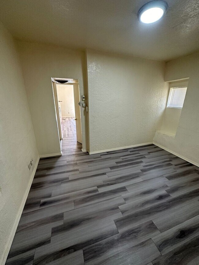Foto del edificio - 416 Cromwell Ave SW