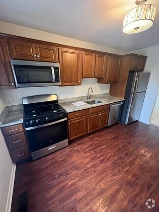 Building Photo - 10 Bayberry Dr