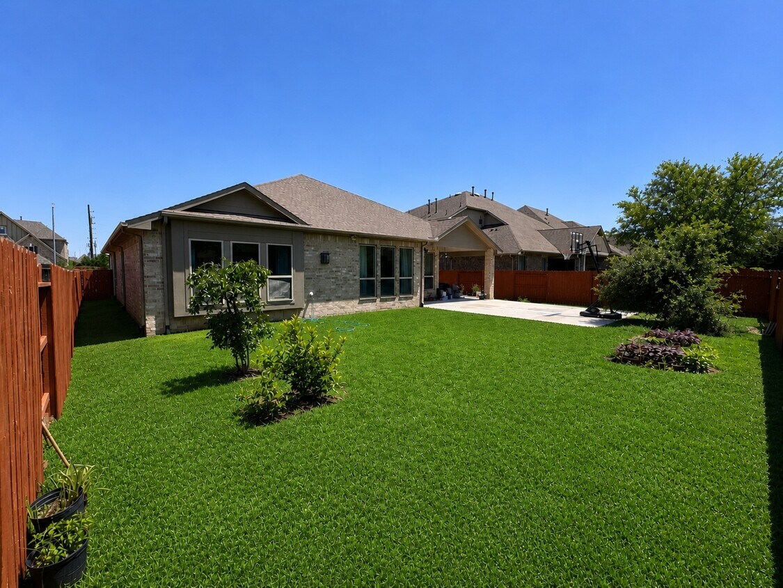 Building Photo - 16907 Clola Ct