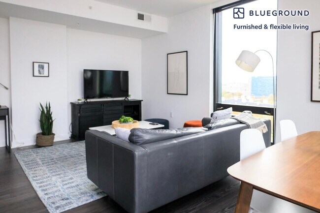 Foto del edificio - 11850 Freedom Dr