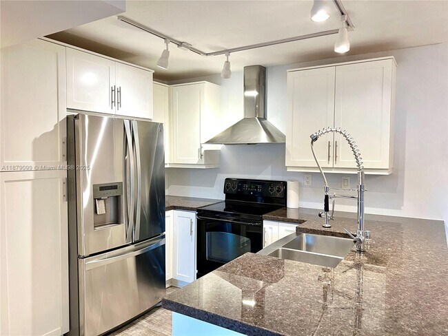 Foto del edificio - 8811 SW 123rd Ct