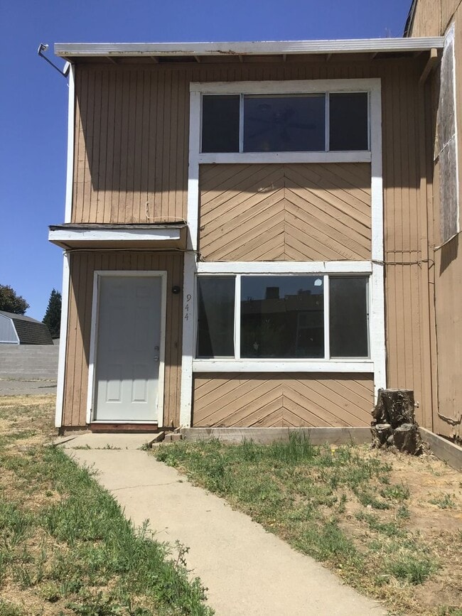 Building Photo - 944 Eastcrest Ct