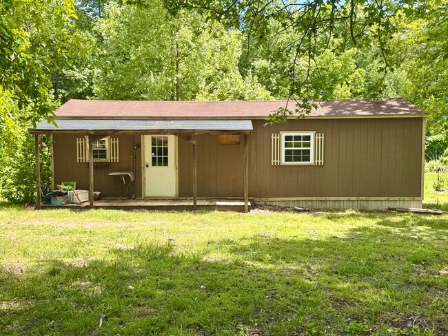 Building Photo - Country Oasis Studio with Carport