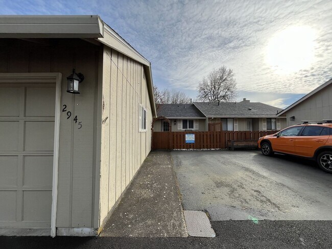 Foto del edificio - Bright 2 bedroom, 1 bath in a Private community with surrounding amenities in Hillsboro Magnolia ...