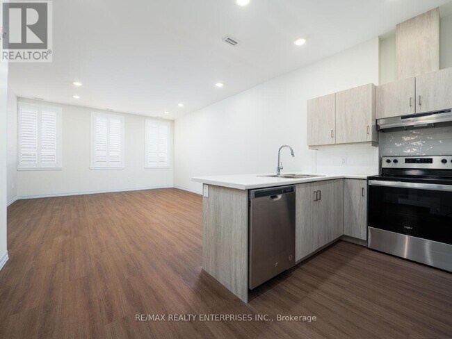 Building Photo - 845-845 2nd Ave E
