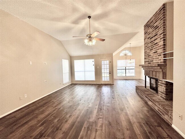 Building Photo - 9802 Chiselhurst Dr
