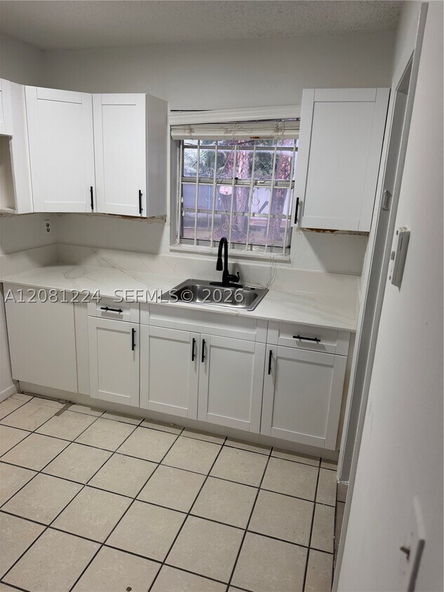 Building Photo - 15813 NW 38th Pl