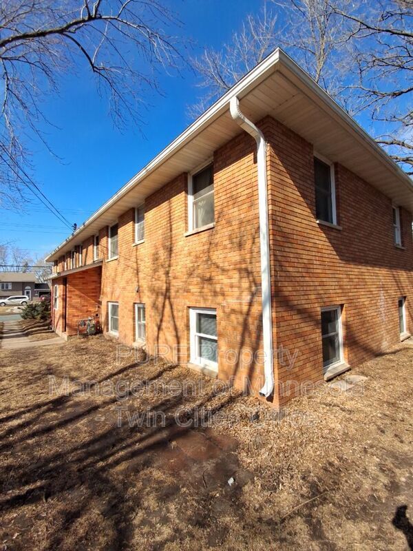 Building Photo - 815 17th St W
