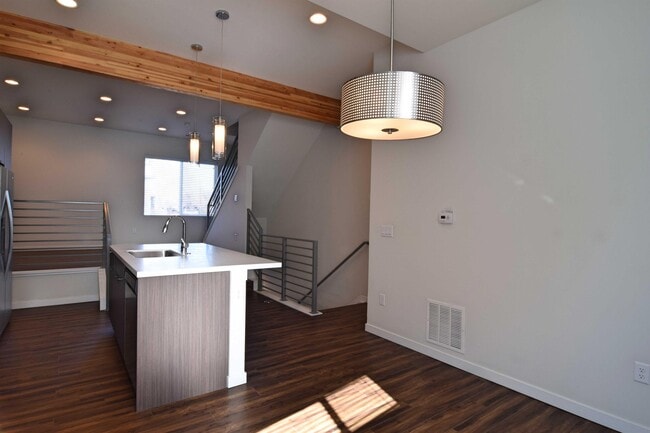 Building Photo - 1239 Tennyson St