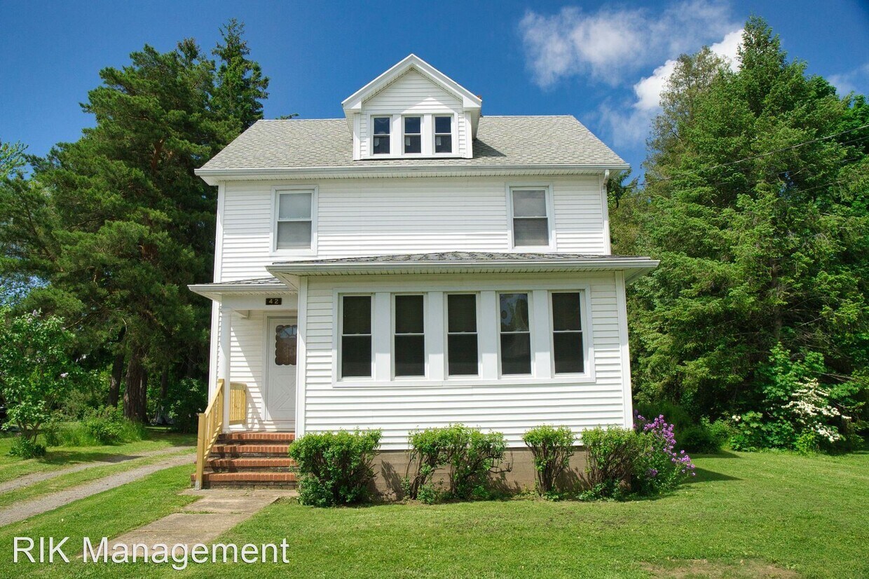 Primary Photo - 4 br, 2 bath House - 42 Orchard Ave